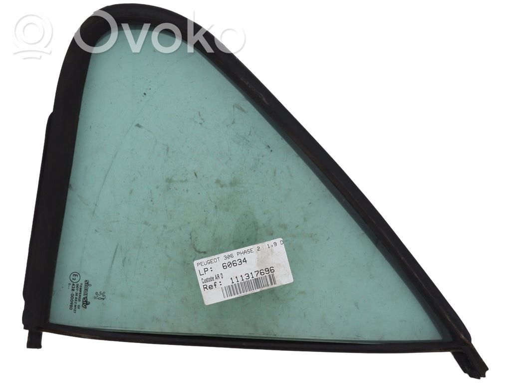 Peugeot 306 Ventanilla de ventilación de la puerta trasera 