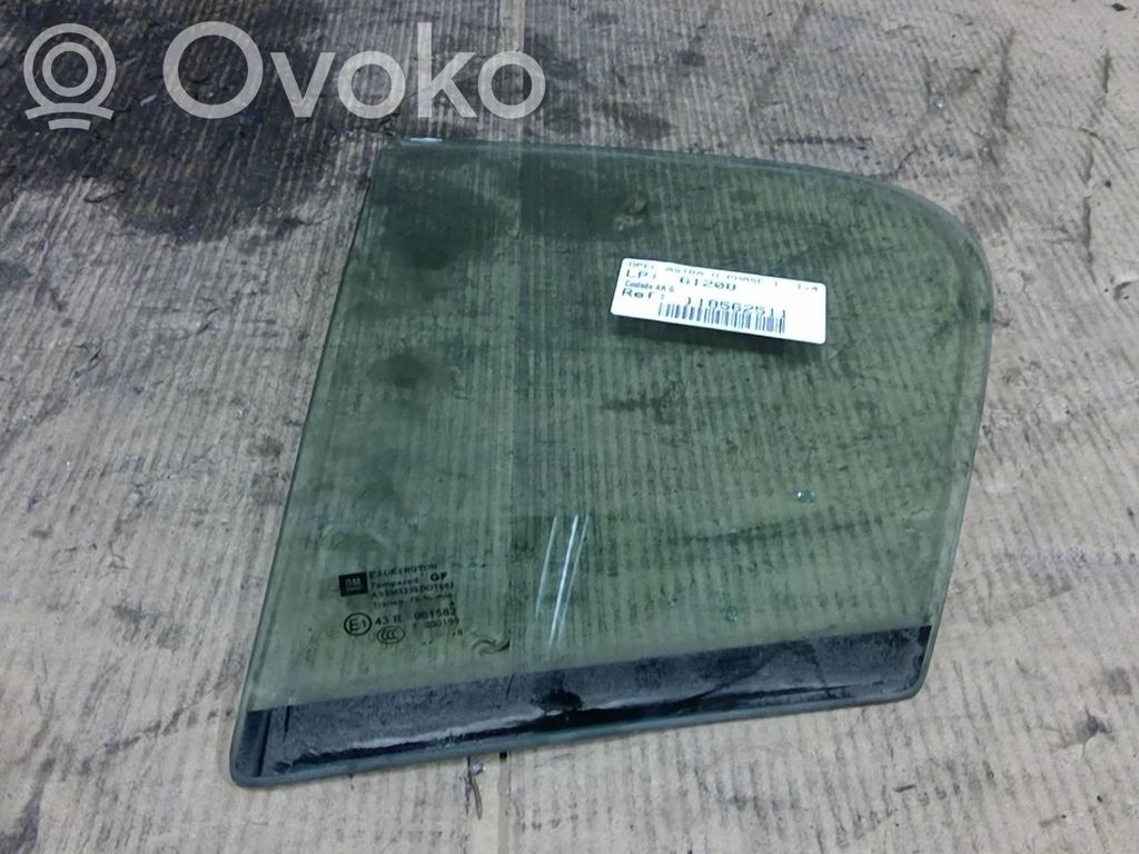 Opel Astra H Ventanilla de ventilación de la puerta trasera 