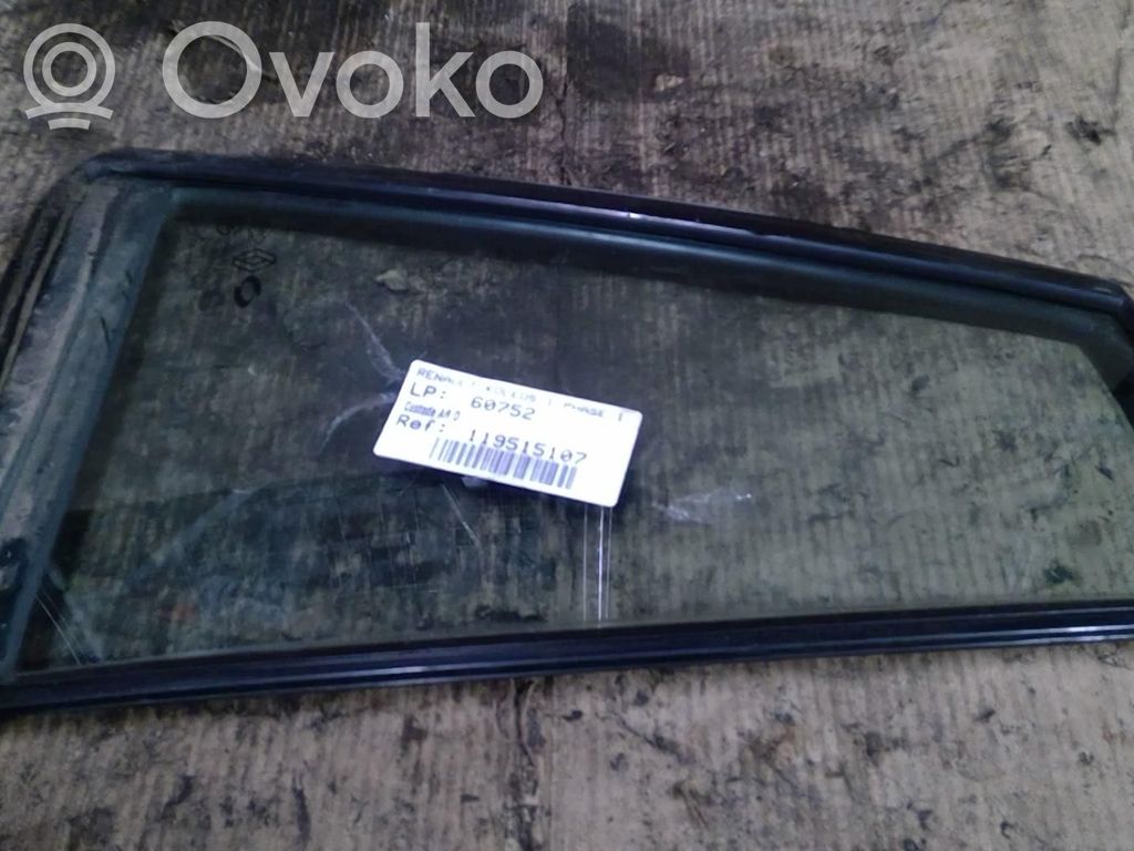 Renault Koleos I Ventanilla de ventilación de la puerta trasera 
