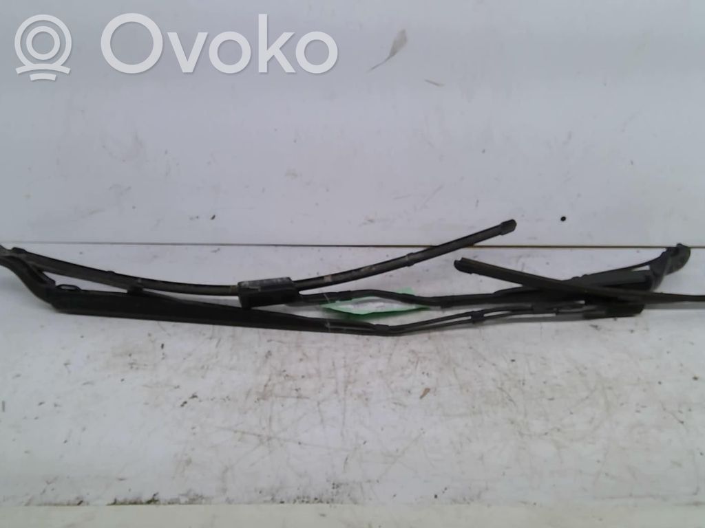 Renault Megane E-Tech Front wiper blade arm 