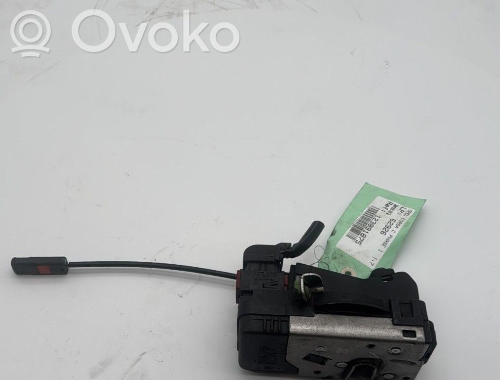 Opel Corsa C Priekšpusē slēdzene 