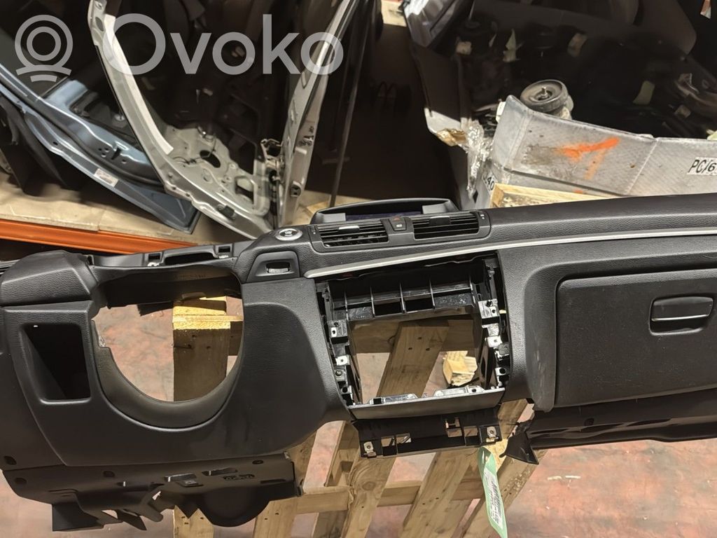 BMW 1 E81 E87 Dashboard 