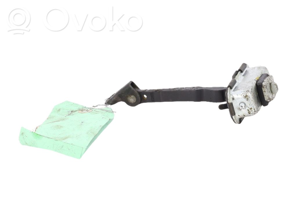 KIA Ceed Etuoven pidätin 