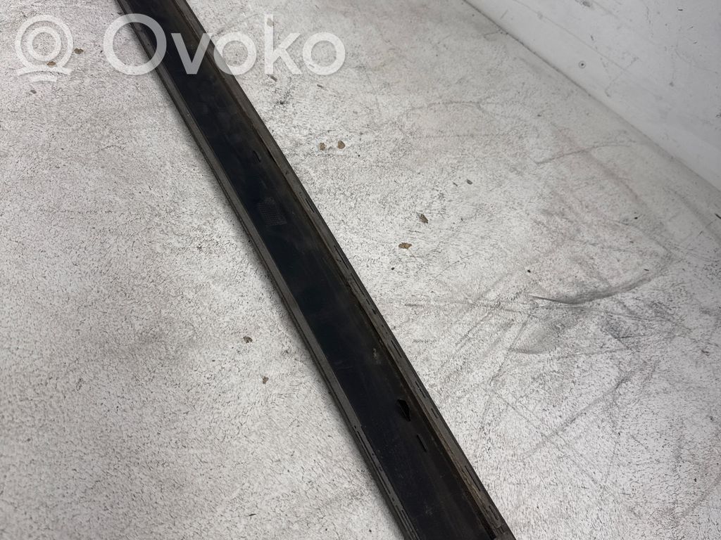 Listwa drzwi tylnych   13115123