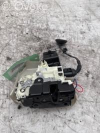 Volkswagen PASSAT B5.5 Serratura portiera anteriore 