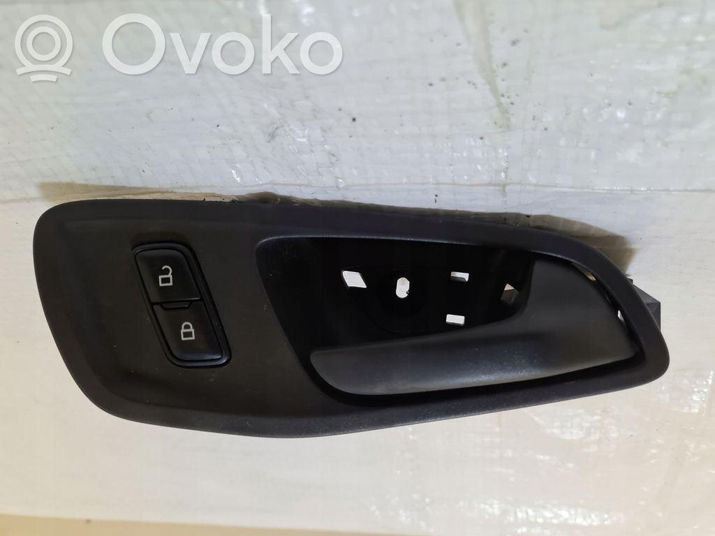 Manecilla interna puerta delantera   BK21V22600AE