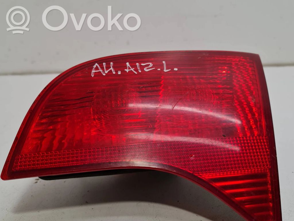 Audi A4 S4 B7 8E 8H Rückleuchte Heckleuchte innen 