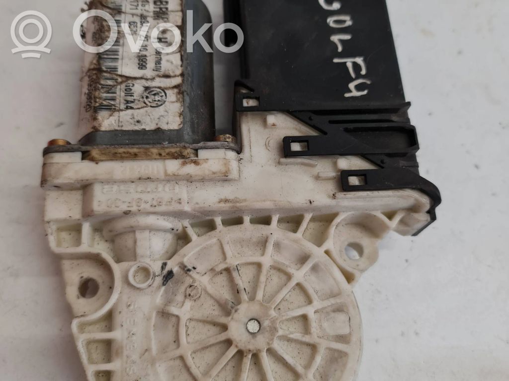 Volkswagen Golf IV Silnik regulatora szyby drzwi przednich 
