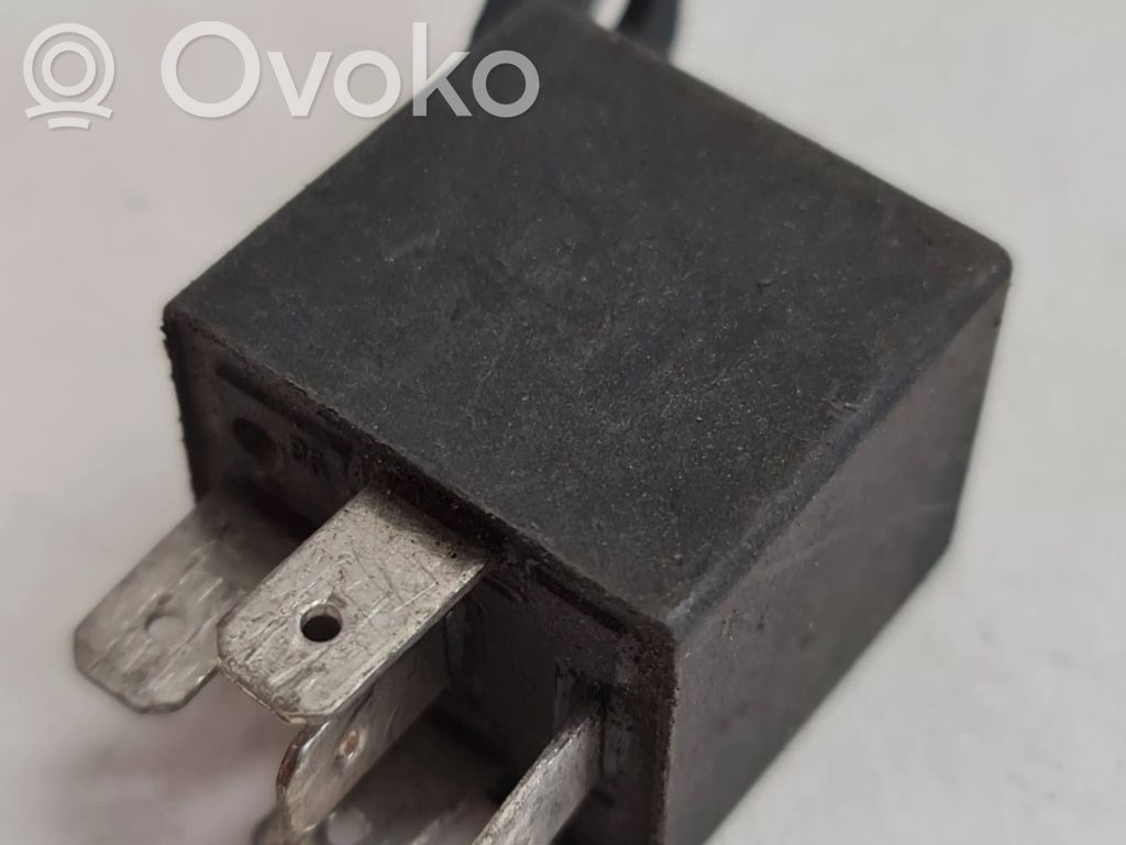 Audi A4 S4 B5 8D Muu rele 