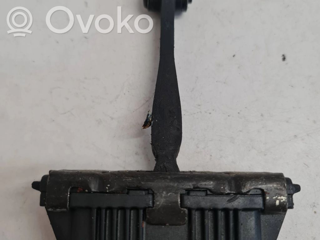 BMW X5 E53 Takaoven pidätin 