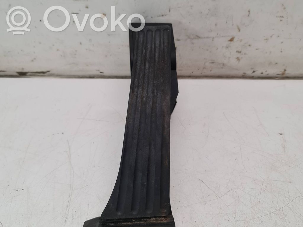 Accelerator throttle pedal