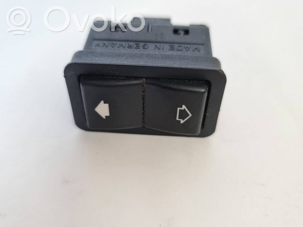 Electric window control switch   8368974