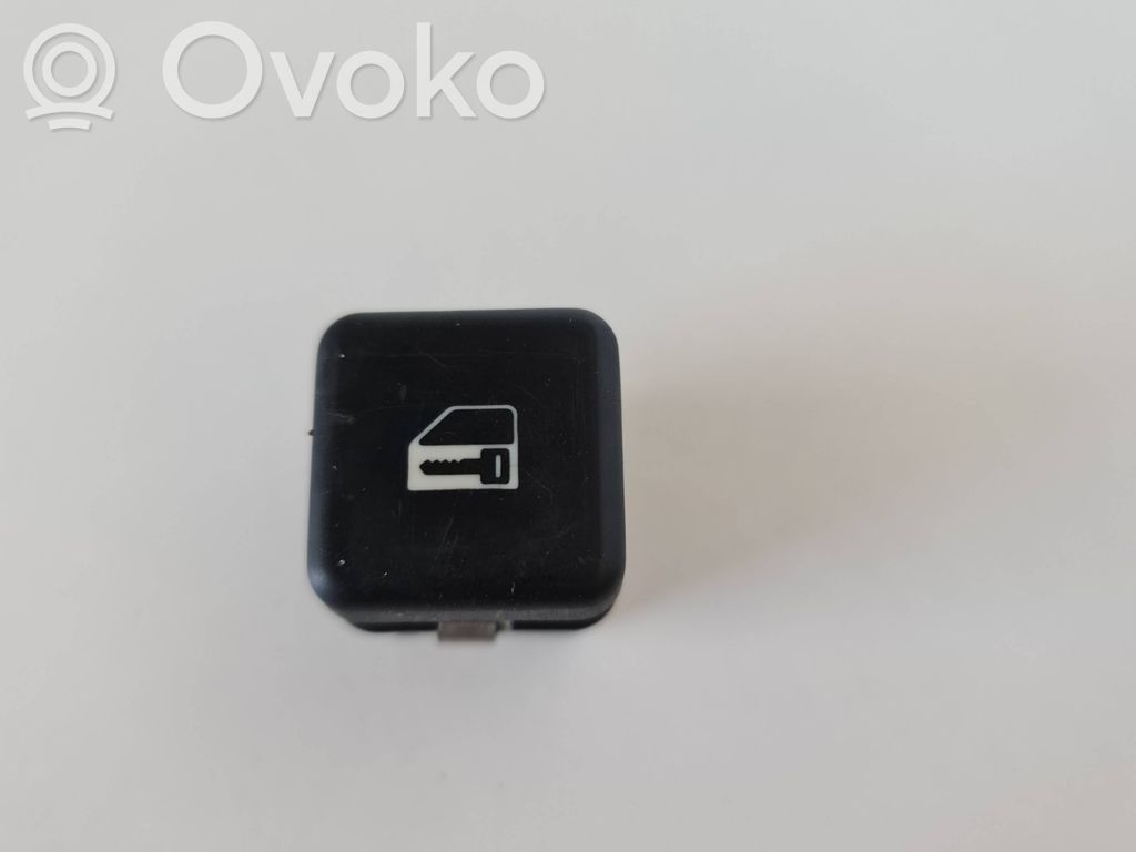 Central locking switch button   8360828