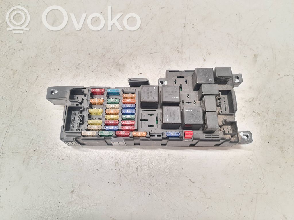 Volvo V70 Ramka / Moduł bezpieczników 
