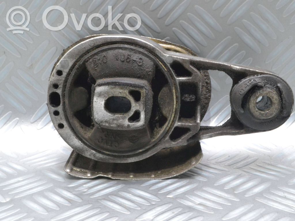 Engine mount vacuum valve