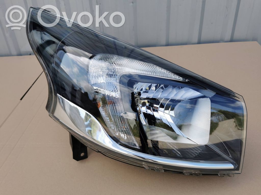 Opel Vivaro Phare frontale 