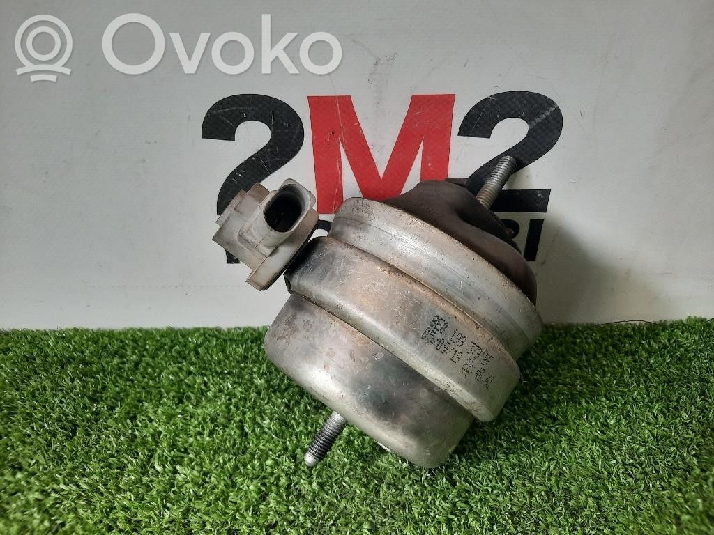 Audi A4 S4 B7 8E 8H Engine mounting bracket 