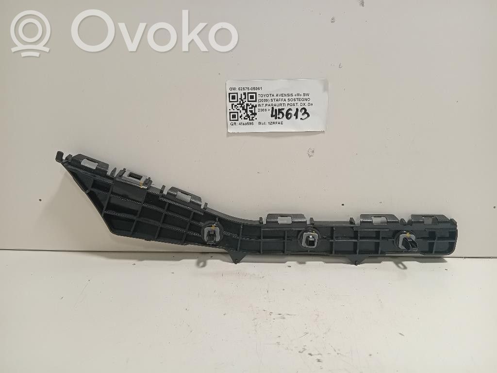 Toyota Avensis T270 Aizmugurējā bufera montāžas kronšteins 