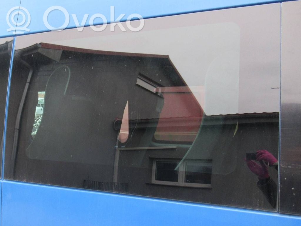 Side middle window/glass