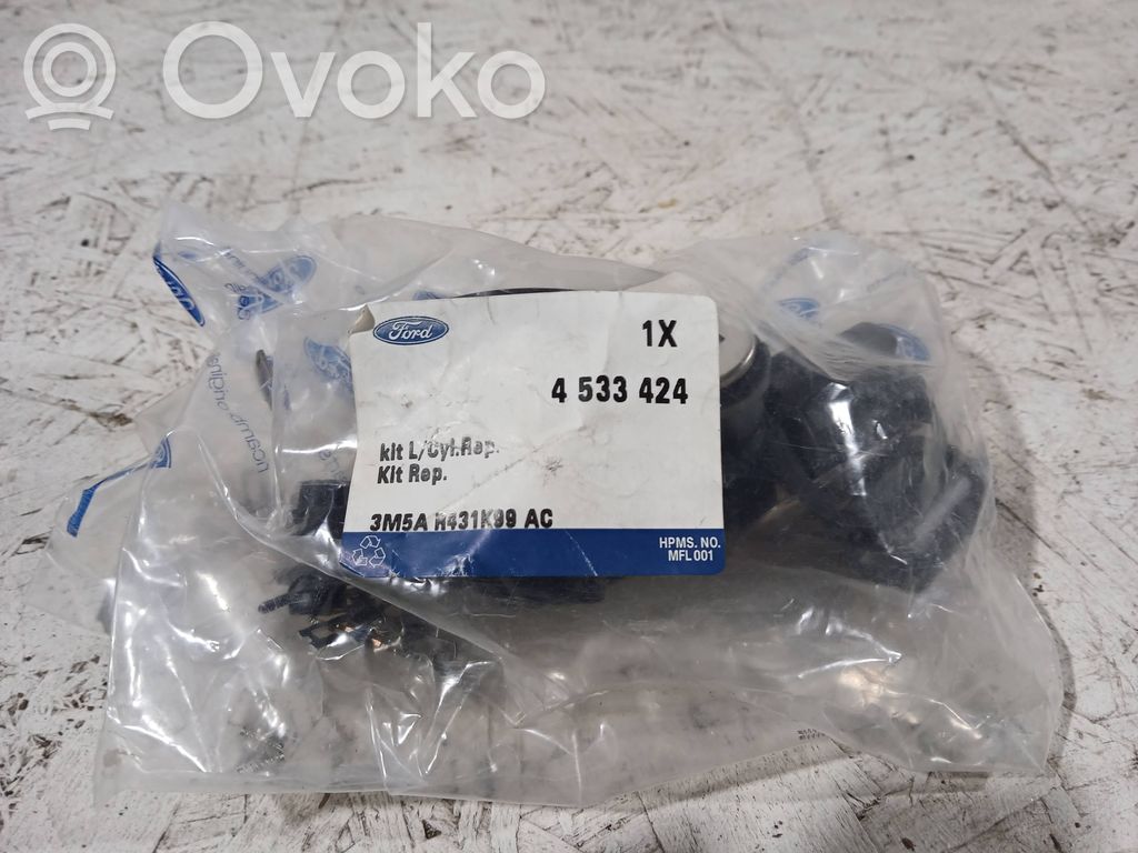 Ford Focus Engine bonnet/hood lock/catch 