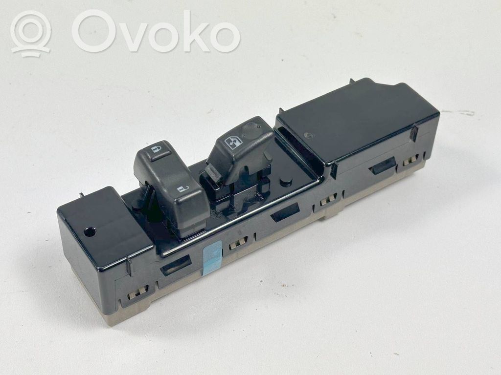 Quarter vent window switch   21997591