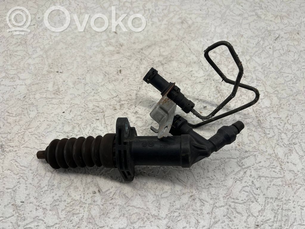 Kytkimen pääsylinteri   6775872