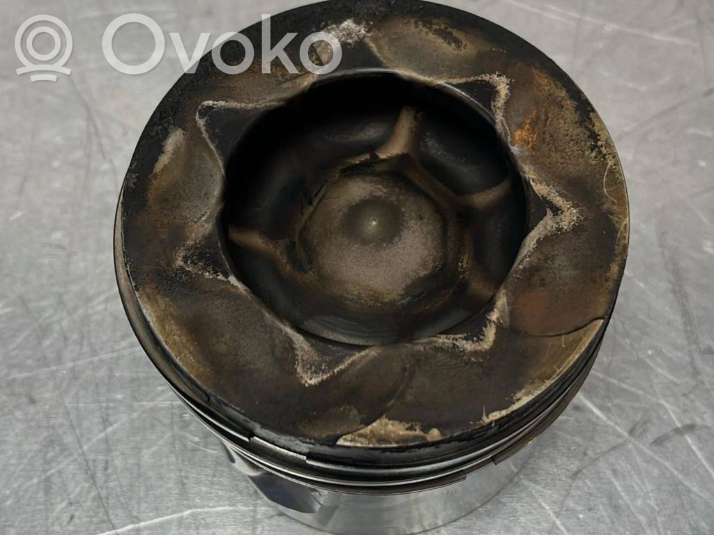 Renault Master III Piston 