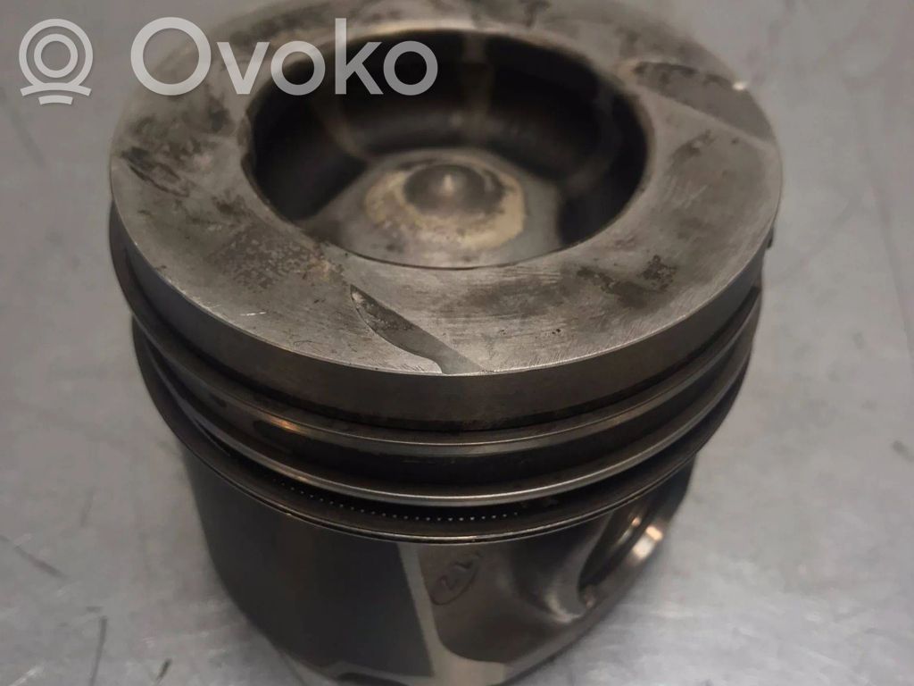 Renault Master III Piston 