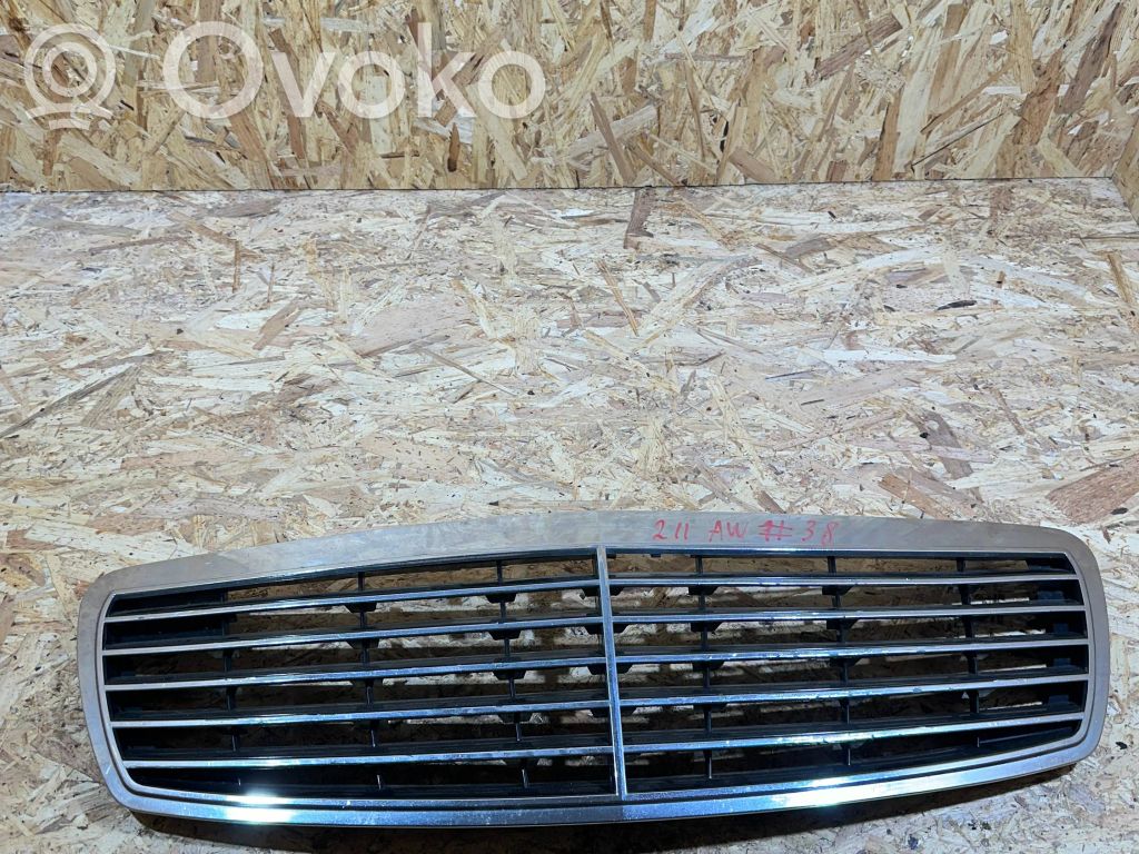 Mercedes-Benz E W211 Priekšējais režģis 