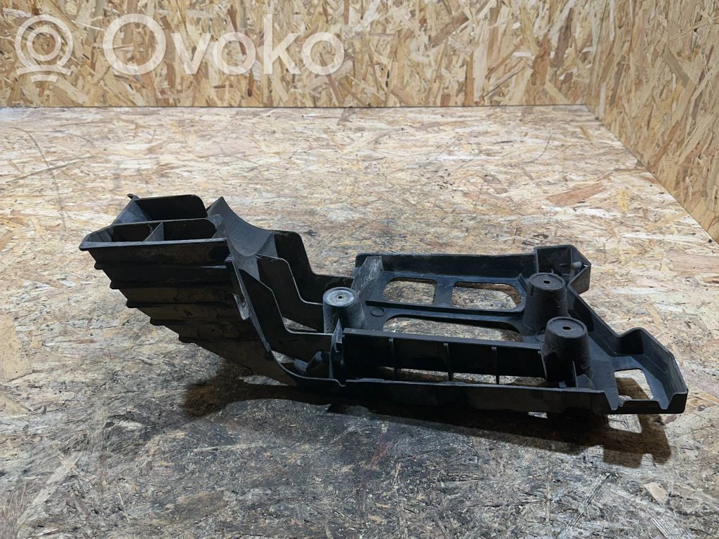 Peugeot 407 Takapuskurin kannake 
