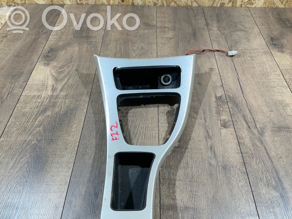 Dashboard glove box trim   6982447