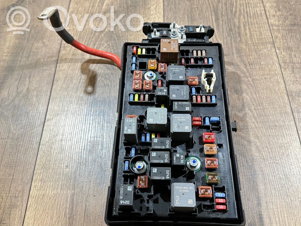 Opel Insignia A Saugiklių blokas 