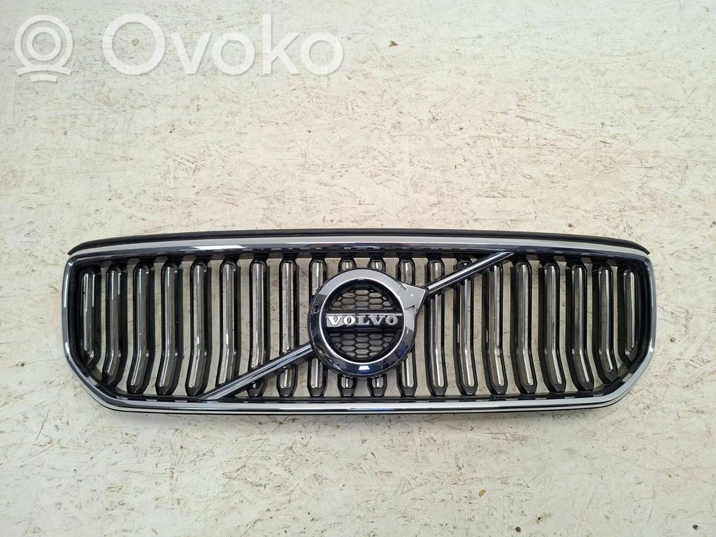 Volvo XC40 Front bumper upper radiator grill 