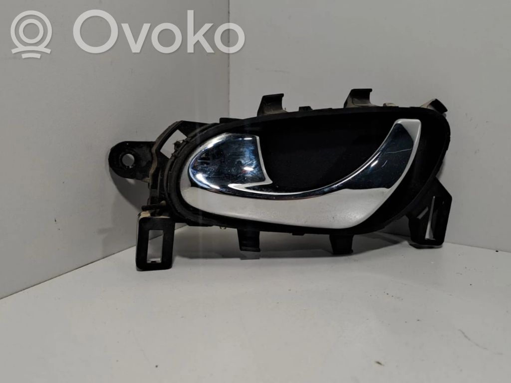 Nissan Qashqai Klamka wewnętrzna drzwi tylnych 