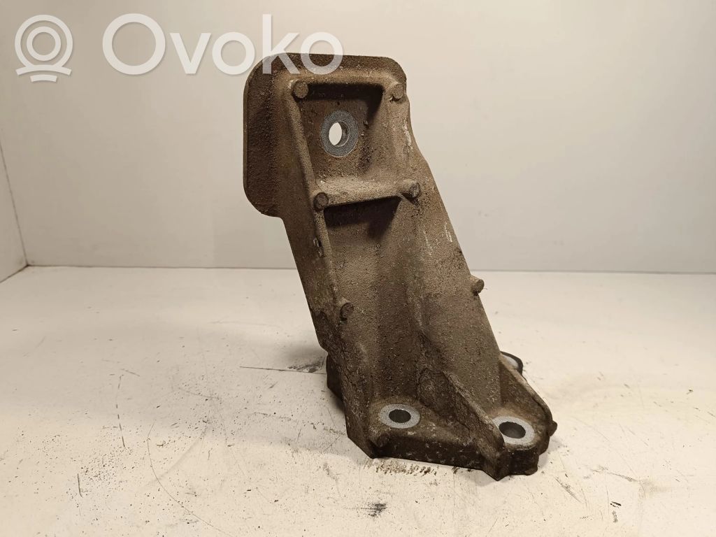 Land Rover Range Rover Sport L320 Engine mounting bracket 