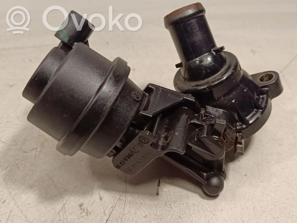 Audi Q7 4L Engine coolant pipe/hose 