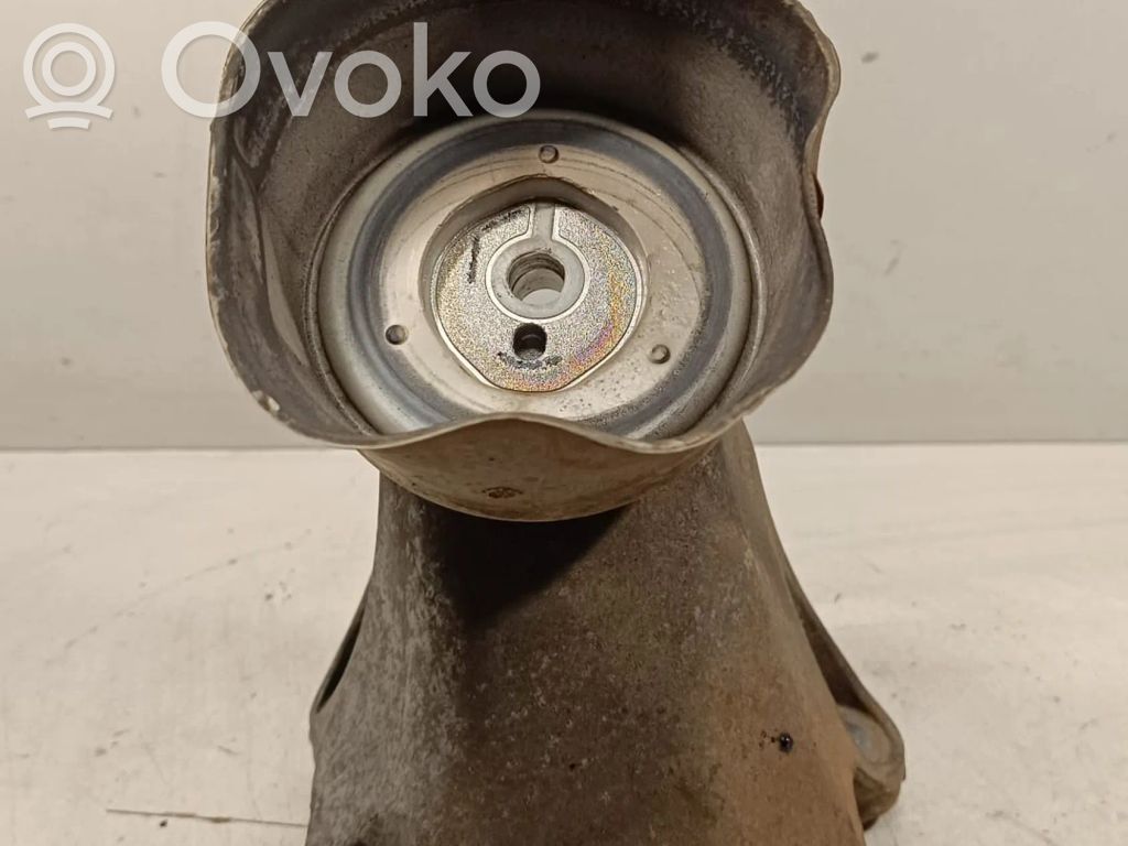 Audi Q7 4L Engine mounting bracket 