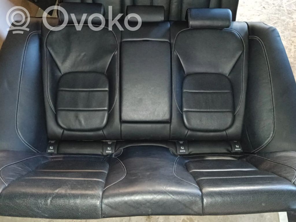 Jaguar XE Takaistuin 