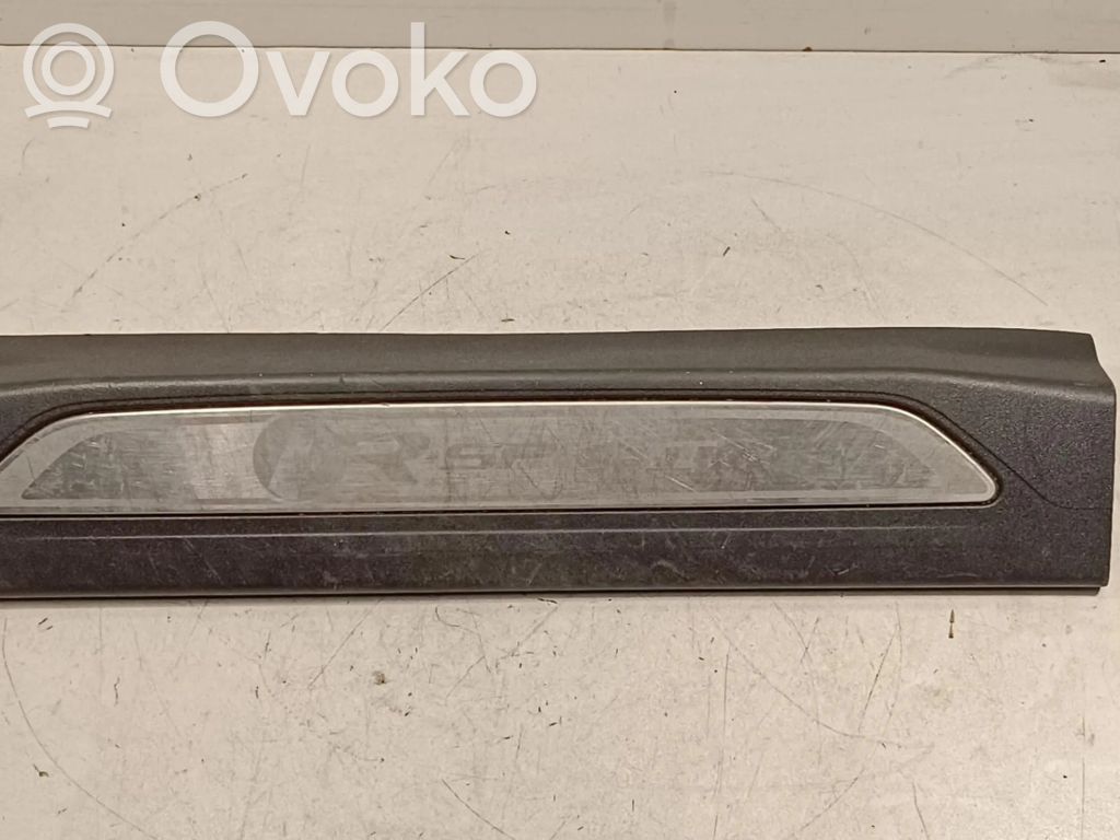 Jaguar XE Capac prag față 