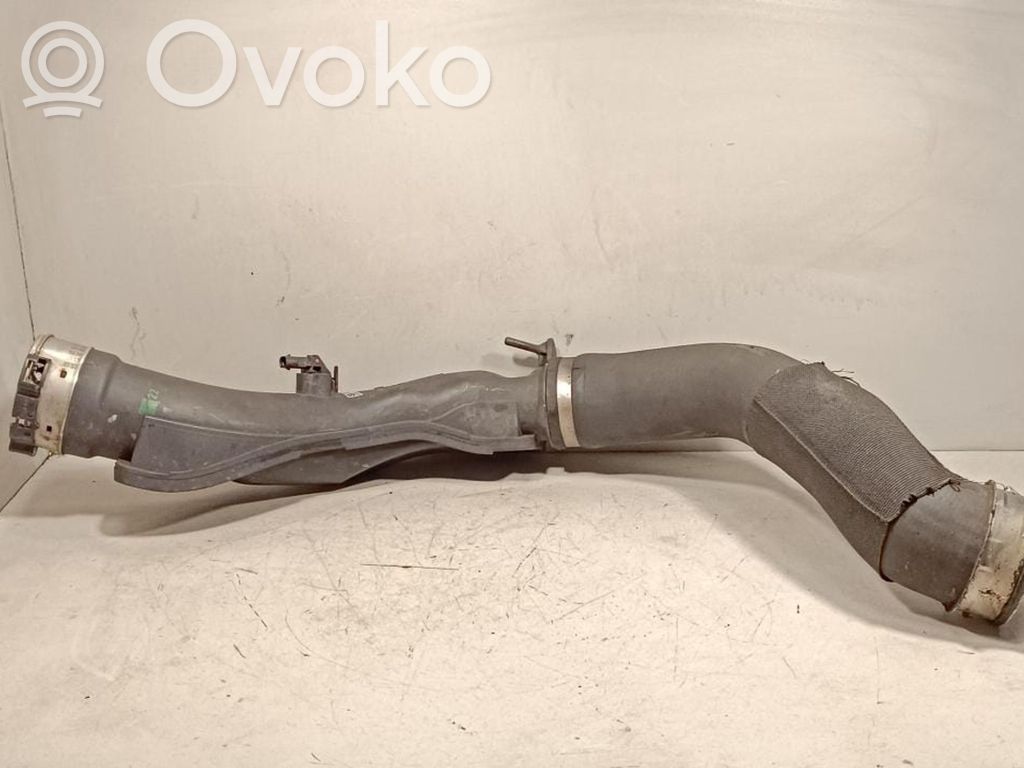 BMW X5 E70 Intercooler pipe mounting bracket 