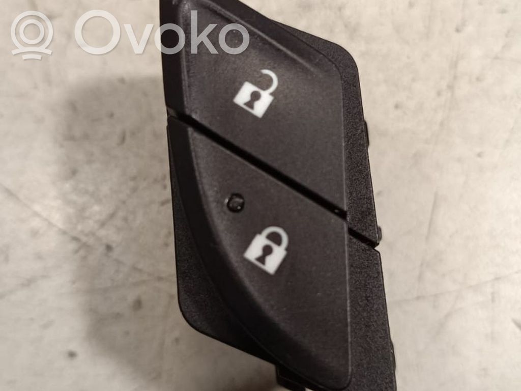 Opel Insignia B Central locking switch button 