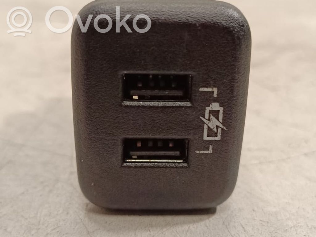 Opel Insignia B USB socket connector 