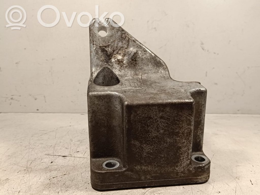 Lancia Thema Engine mounting bracket 