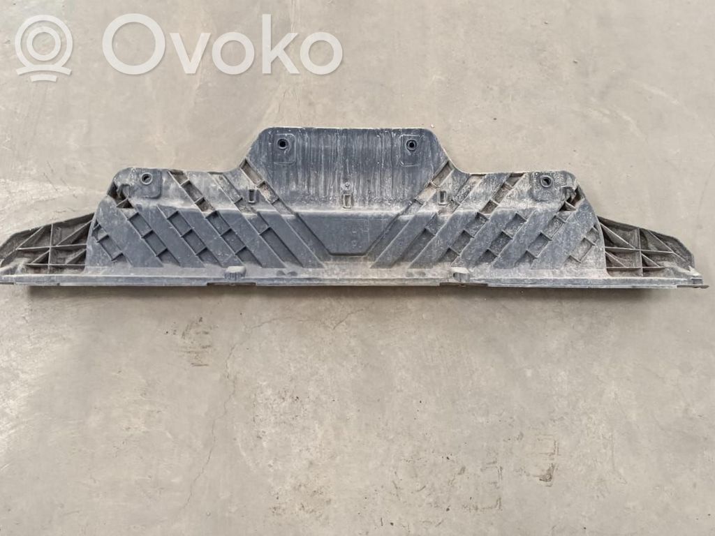 Audi Q7 4M Rear bumper mounting bracket 