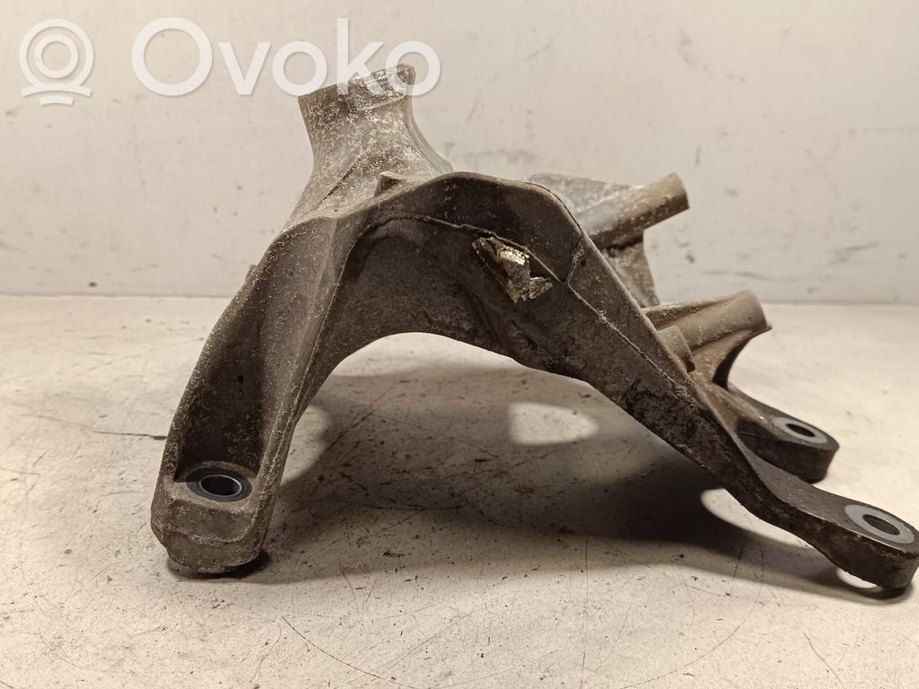 Audi Q7 4M Engine mounting bracket 