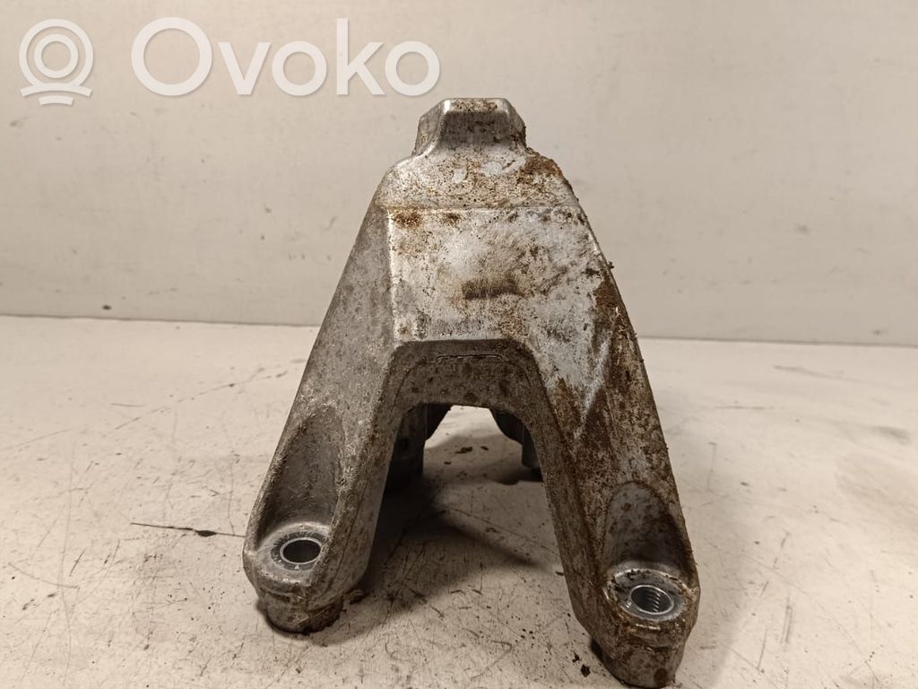 Volkswagen Touareg III Engine mounting bracket 