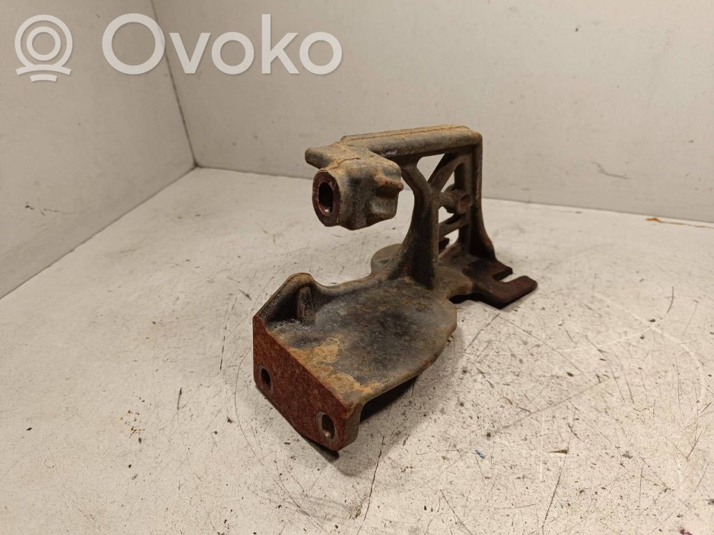 Nissan Qashqai Engine mounting bracket 