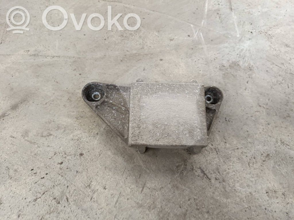 Rear differential/diff mount bracket   GX734B148CB