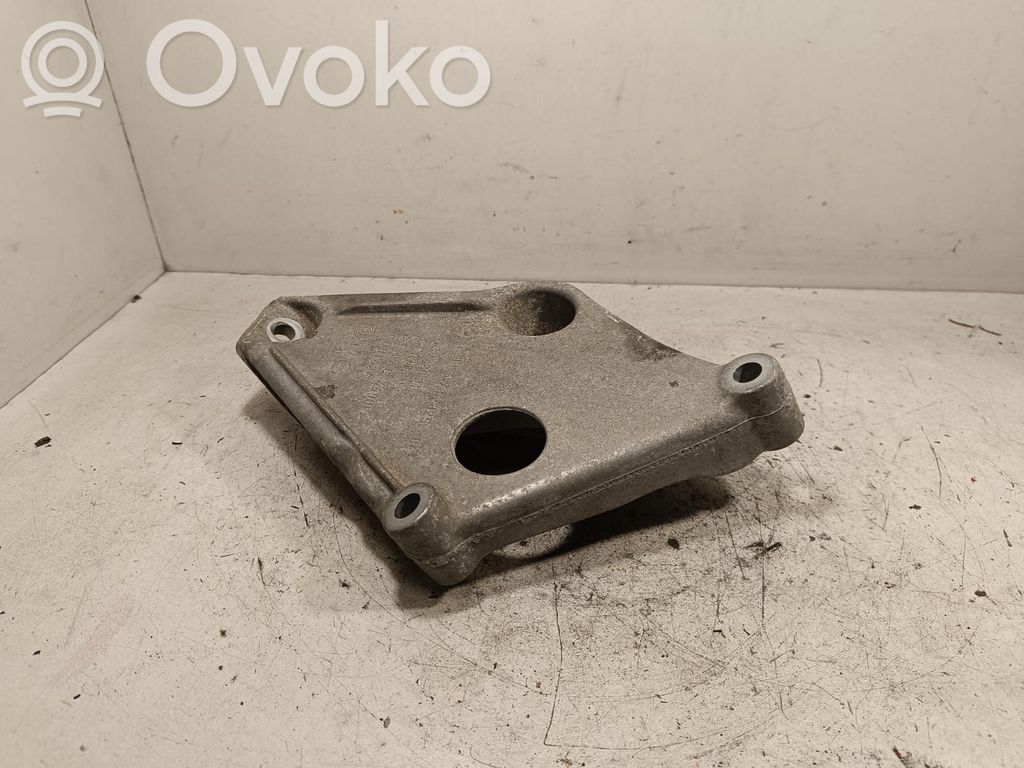 BMW 4 F32 F33 Engine mounting bracket 
