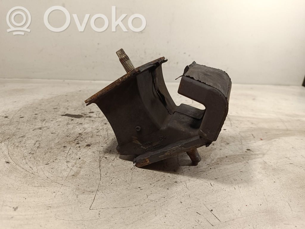 Nissan Navara D40 Engine mount bracket 